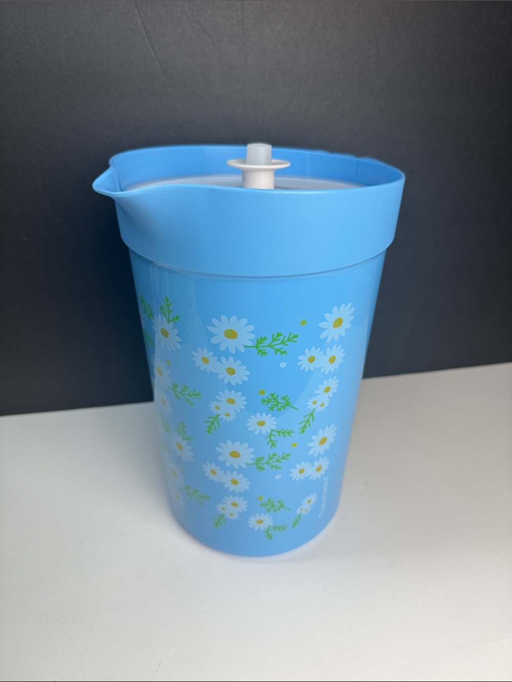 Tupperware 1 Gallon Daisy Beverage Pitcher w/ Infuser Diffuser Blue
